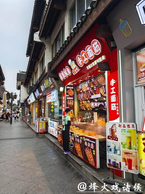 (申城风景线)一条美食街让中韩文化相遇 (申城风景线)一条美食街让中韩文化相遇