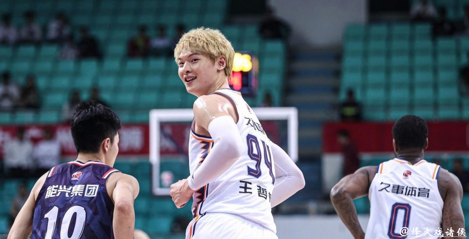 王哲林实现万分里程碑!上海久事男篮主场战胜广州队 王哲林实现万分里程碑!上海久事男篮主场战胜广州队