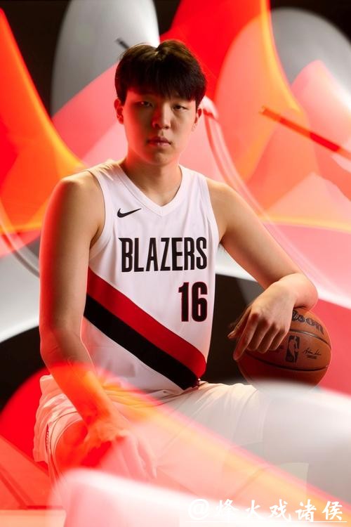 开拓者主场比赛杨瀚森依旧未能获得出场机会，队记予以认真解读